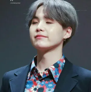 😌 Suga K-pop, BTS, Мин Юнги, Айдол, Музыкант, Корейский whatsapp sticker