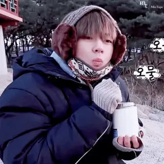 🍪 오물오물 Korean, man, winter, eating, outdoors whatsapp sticker