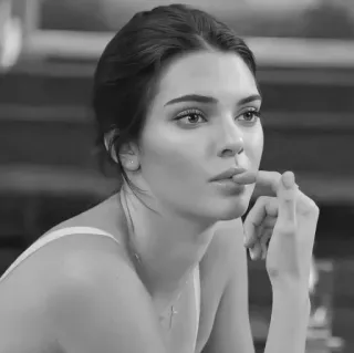🤍 Kendall Jenner คนดัง, นางแบบ, ภาพเหมือน, ผู้หญิง, ขาวดำ telegram sticker