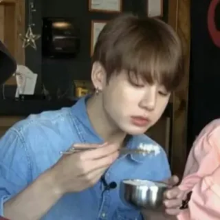 🍚 Jungkook k팝, 아이돌, 먹방, 밥, 음식, 사람 whatsapp sticker
