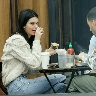 ✨ Kendall Jenner ケンダル・ジェンナー, 食べる, セレブ, ピザ, カジュアル telegram sticker