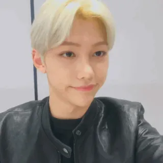 🌚 retrato, hombre, persona, cara, selfie, kpop telegram sticker