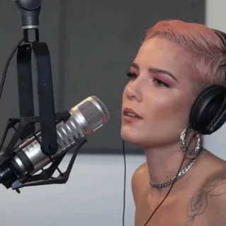 🕊 Halsey halsey, 歌手, 麦克风, 音乐, 艺术家, 耳机 telegram sticker