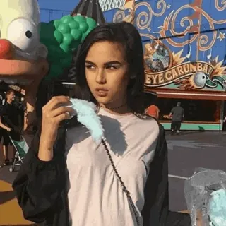 🍭 mujer, algodón de azúcar, carnaval, feria, diversión, comida telegram sticker