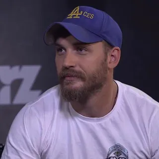 😐 Tom Hardy acteur, homme, portrait, célébrité, barbe telegram sticker