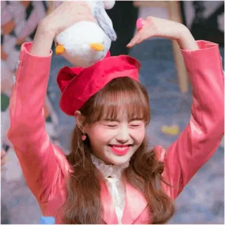 🍓 여자, 사람, 빨간색, 귀여운, 미소, 모자, 장난감 telegram sticker