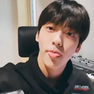 🦈 ASTUDIO 남자, 인물 사진, 셀카, 키보드, ASTUDIO, 사람 telegram sticker