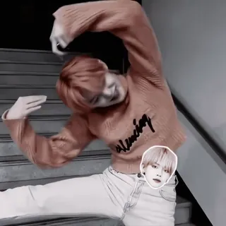 🥓 Balenciaga osoba, moda, sweter, schody, odzież, K-pop telegram sticker