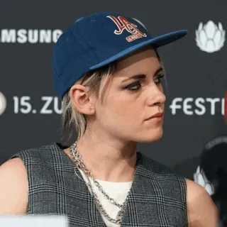 @GIFSIIGAR _ kristen stewart whatsapp stickers