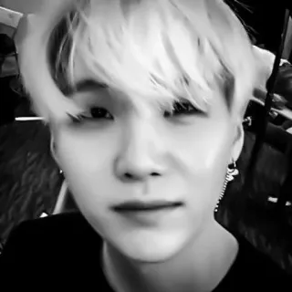 🧛 Suga kpop, chanteur, musique, portrait, noir et blanc, min yoongi telegram sticker
