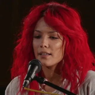 🍒 Halsey músico, cantor, Halsey, cabelo vermelho, microfone whatsapp sticker