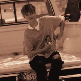 🌻 Leonardo DiCaprio Leonardo DiCaprio, actor, sunglasses, sitting, truck, young telegram sticker