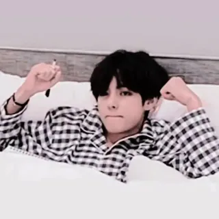 🐙 V V, BTS, K-pop, piosenkarz, piżama, łóżko telegram sticker