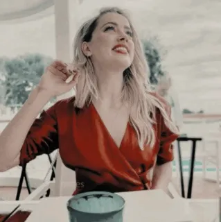 🐬 Amber Heard นักแสดง, คนดัง, ผู้หญิง, ผมบลอนด์, ชุดสีแดง, ภาพเหมือน telegram sticker