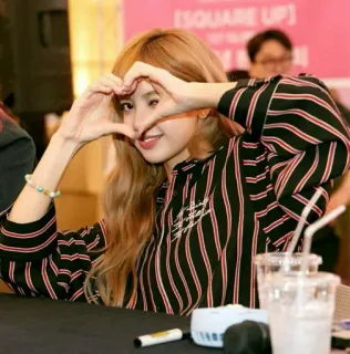 ♥️ femme, kpop, asiatique, idole, coeur, geste, sourire telegram sticker