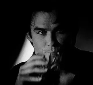 © Damon Salvatore The Vampire Diaries vampir, minum, koktail, Ian Somerhalder, alkohol, acara TV whatsapp sticker