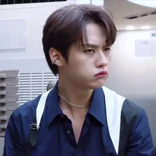 🤨 kpop, k-pop, uomo, persona, asiatico, maschio, ritratto, contrariato, infelice telegram sticker