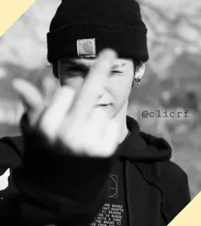 〽️ @clicrf jari tengah, menyinggung, gestur, remaja, anak laki-laki, hitam putih whatsapp sticker
