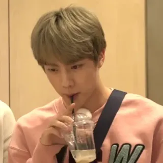 🎭 Jin BTS, K-pop, penyanyi, pria, minum, idola telegram sticker