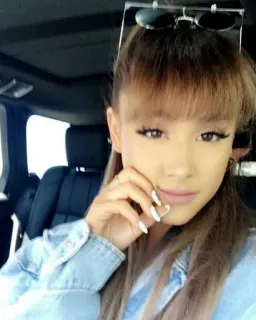 😊 Ariana Grande celebrytka, piosenkarka, kobieta, portret, selfie telegram sticker