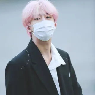 🌚 homme, cheveux roses, masque, kpop, mode, portrait whatsapp sticker