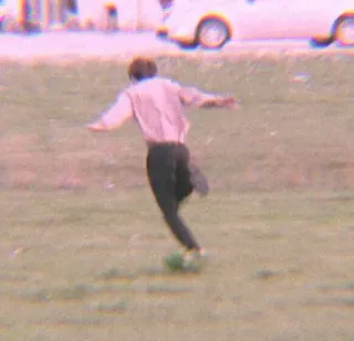 🦋 fútbol, balón, césped, jugando, patear telegram sticker