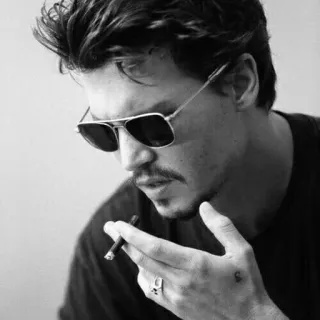➰ Johnny Depp homme, lunettes de soleil, cigarette, fumer, acteur, noir et blanc, portrait telegram sticker