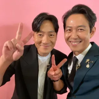 🌟 men, suits, peace sign, smiling, friendship, happy telegram sticker