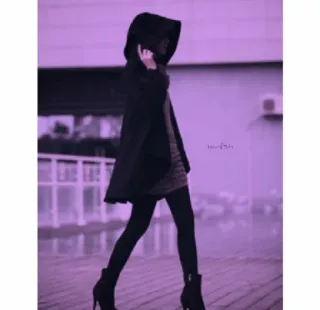 🚶‍♀ phụ nữ, áo hoodie, thời trang, phong cách, thành phố, đường phố, chân, trang phục telegram sticker