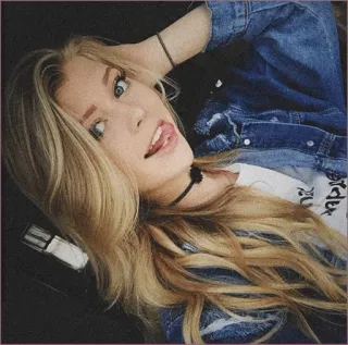 💫 femme, fille, portrait, selfie, blonde, mignon, veste en jean, cheveux longs telegram sticker