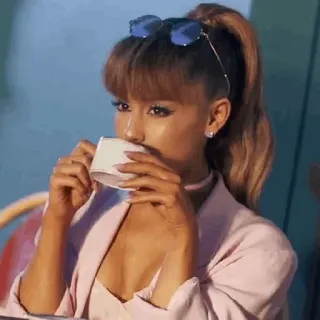 🌃 Ariana Grande อารีอานา กรานเด, นักร้อง, ป๊อปสตาร์, กาแฟ, ชา, ผู้หญิง telegram sticker