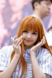 🍁 Lisa K-pop, cantante, donna, capelli arancioni, idol, coreana, celebrità, Lisa Blackpink telegram sticker