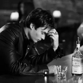 🥃 BOURBON hombre, alcohol, bar, botella, bourbon, bebiendo, triste, contemplativo whatsapp sticker