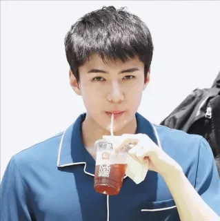 🌻 ICE COLD boisson, boire, glace, froid, homme asiatique, homme coréen telegram sticker