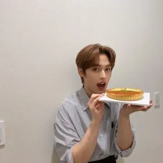 💫 homme, tarte, nourriture, portrait, manger telegram sticker