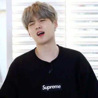 🎭 Supreme orang, pria, selebriti, k-pop, mode, pakaian telegram sticker