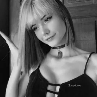🥀 Emptyw женщина, девушка, портрет, черно-белый, селфи telegram sticker