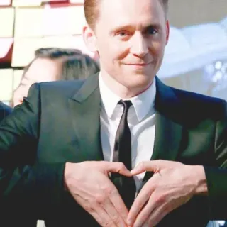 ❤️ Tom Hiddleston actor, heart, suit, tie, tom hiddleston, celebrity telegram sticker