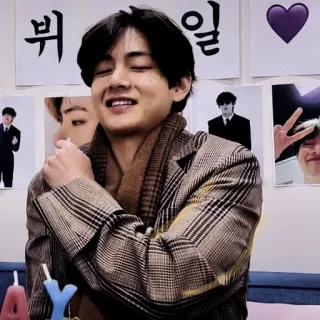 🔈 Kim Taehyung 뷔일 Kim Taehyung, BTS, Kpop, Idole, Chanteur, V, Célébration telegram sticker