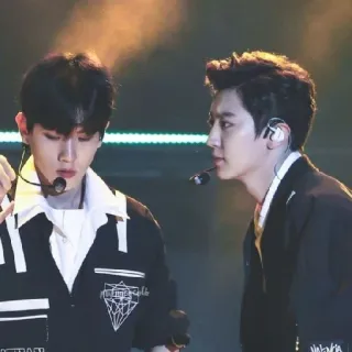 💕 kpop, musique, chanteur, idole, performance, scène, microphone, groupe telegram sticker