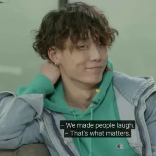 😅 – We made people laugh.
– That's what matters. persona, risata, felicità, importante whatsapp sticker