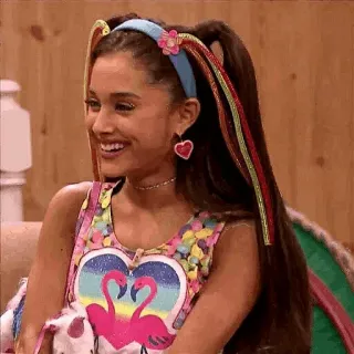 🌿 Ariana Grande Pop star, Chanteuse, Célébrité, Portrait, Femme, Sourire, Boucles d'oreilles cœur, Flamant rose whatsapp sticker