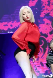 🚫 mulher, K-pop, cantora, artista, asiática, cabelo loiro telegram sticker