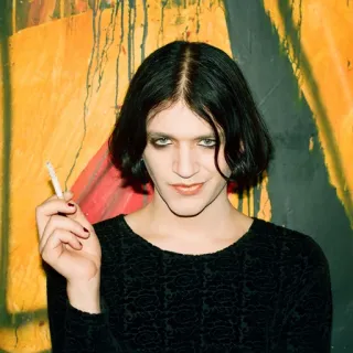 😌 Person, Zigarette, Porträt, Make-up, Stil telegram sticker