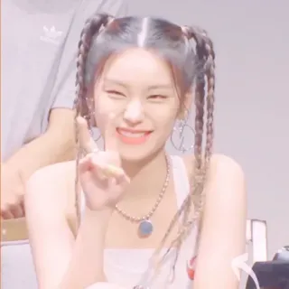 🌸 kpop, asiatique, portrait, femme, heureuse telegram sticker