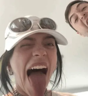 💚 Billie Eilish cantante, occhiolino, celebrità, ritratto, lingua telegram sticker