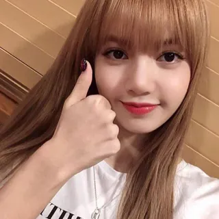 👍 Lisa женщина, K-pop, Blackpink, певица, айдол, человек, большой палец вверх telegram sticker