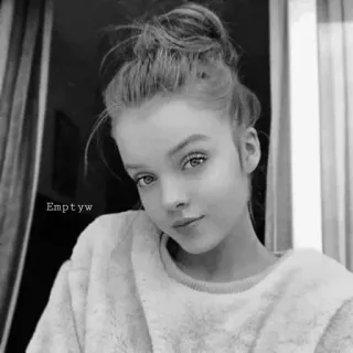 🥀 Emptyw портрет, женщина, девушка, красивая, подросток, черно-белое telegram sticker