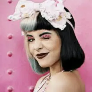 😉 melanie martinez, cantora, crybaby, rosa, laço, piscadela, música telegram sticker