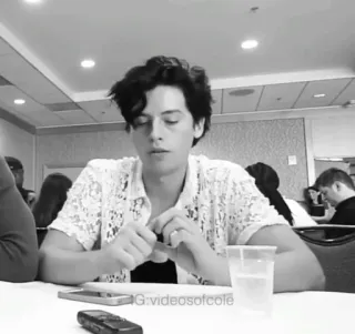 🥀 Cole Sprouse Aktor, Czarno-białe, Portret, Gwiazda, Mężczyzna, Cole Sprouse whatsapp sticker